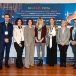 Grupo de profesionales en el congreso de salud laboral en Bilbao