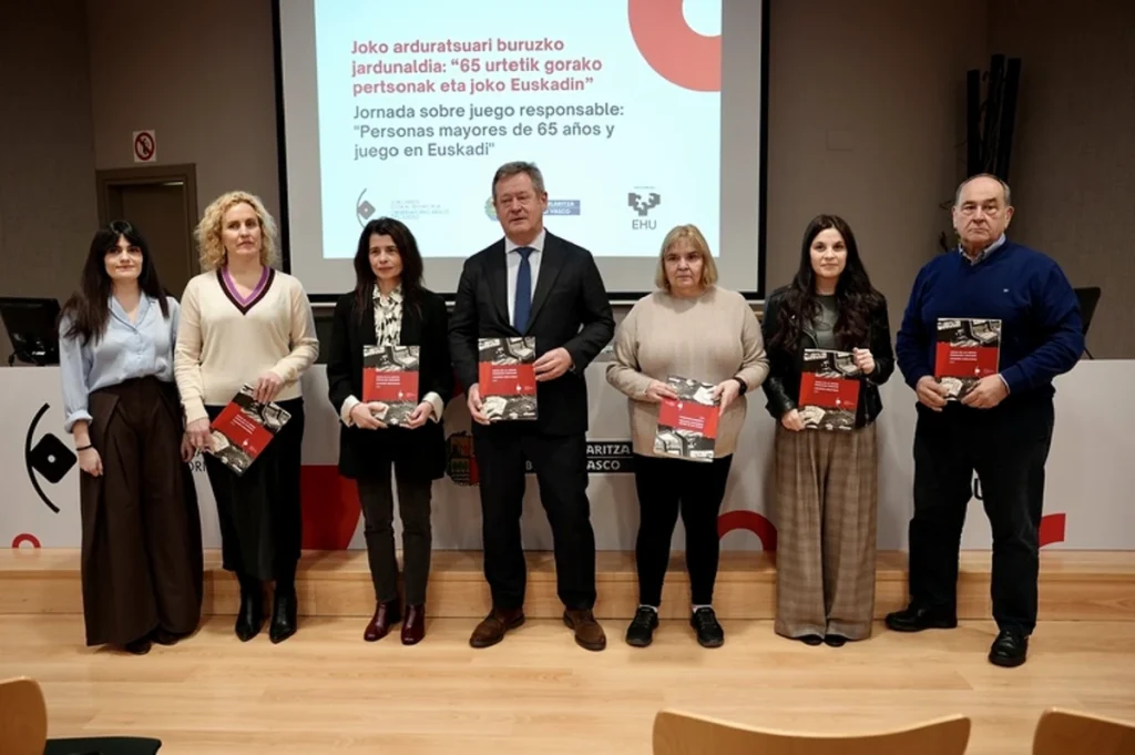 Grupo de personas en una jornada sobre juegos en Euskadi