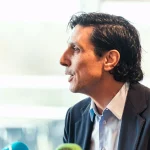 Sergio Fernández, director deportivo del Alavés, hablando en conferencia