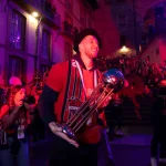 Jugador sosteniendo la Copa del Rey 2026 en un evento con público