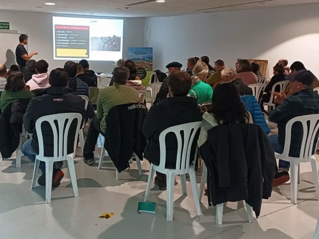 Asistentes a jornada de agricultura orgánica en Alegría