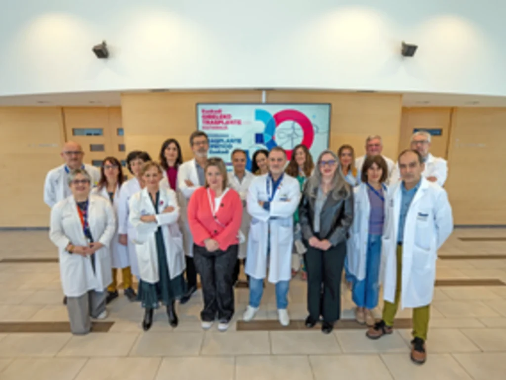 Grupo de médicos y personal del Hospital Universitario Cruces en celebración