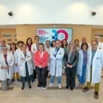 Grupo de médicos y personal del Hospital Universitario Cruces en celebración