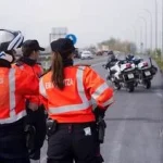 Agentes de la Ertzaintza controlando la velocidad en carretera.