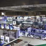 Vista panorámica de la feria BIEMH con stands de empresas
