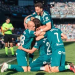 Jugadores del Alavés celebran un gol en el estadio de Balaídos.