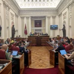Pleno del Ayuntamiento de Araba con representantes en sesión