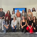 Grupo de personas en una sala de conferencias en Ginebra.