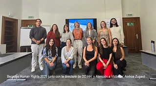 Grupo de personas en una sala de conferencias en Ginebra.
