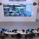 Centro de control de tráfico con pantallas y operadores en Euskadi