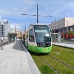 Tranvía moderno en la estación de Vitoria-Gasteiz