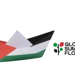 Barco de papel con colores de la bandera palestina y logo de Global Sumud Flotilla