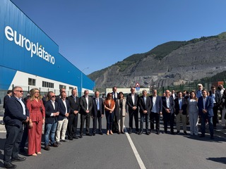 Inauguración de la planta de Europlátano en Orozko con asistentes