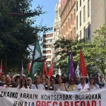 Manifestación de trabajadoras con pancarta en Bizkaia