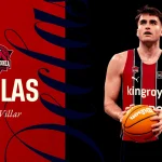 Jugador de baloncesto sosteniendo un balón, con fondo rojo y negro.