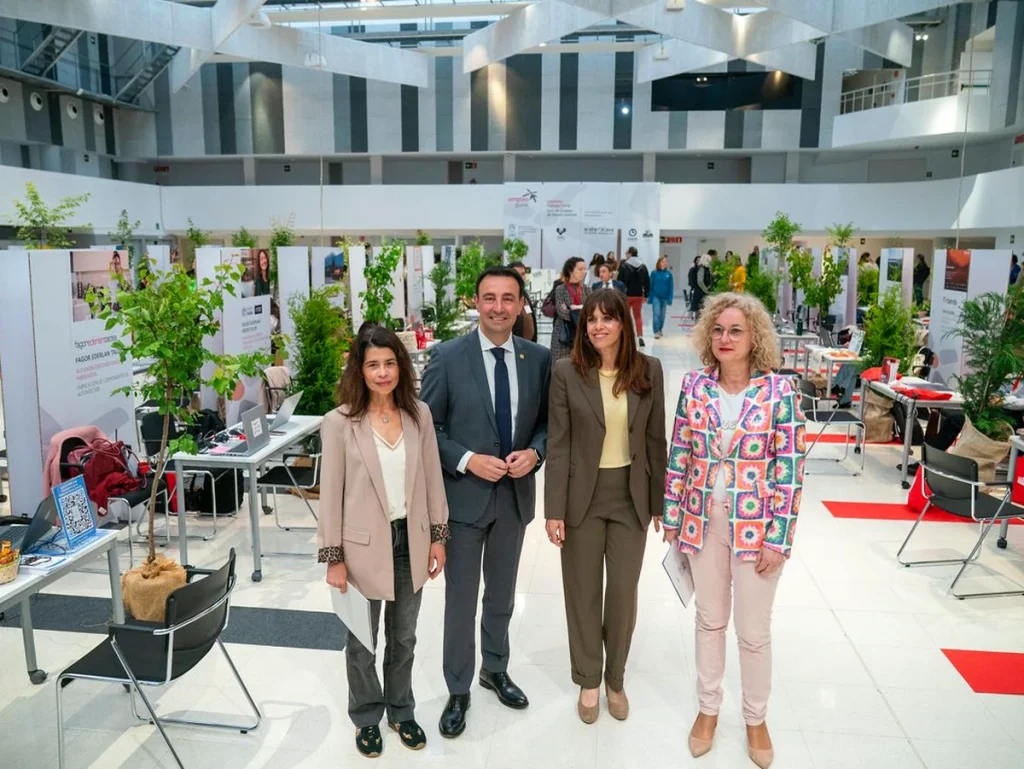Mikel Torres en la inauguración de Empleo Gune 2026 con asistentes