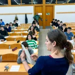 Estudiantes en aula durante la Prueba de Acceso a la Universidad.
