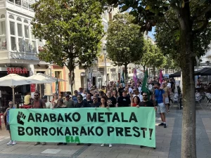 Manifestación de trabajadores del Metal en Vitoria-Gasteiz con pancarta de ELA.