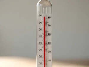 Termómetro marcando temperaturas altas, hasta 40 ºC.