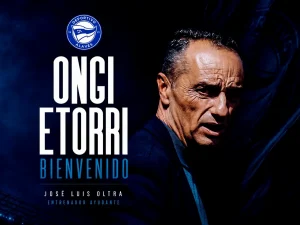 José Luis Oltra en una presentación con el Deportivo Alavés