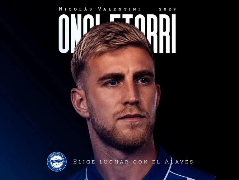 Nicolás Valentini, defensa del Deportivo Alavés, con fondo azul.