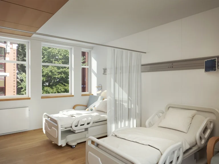 Habitación del pabellón Ampuero con camas y luz natural