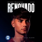 Rubén Montero con fondo oscuro y texto 'Renovado' en la imagen